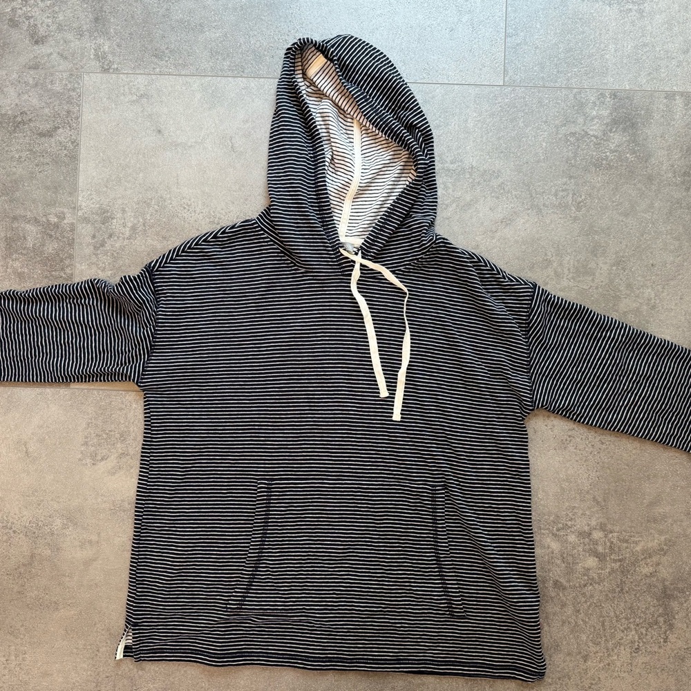 Talbots Black and White Sweatshirt Classic Pullover